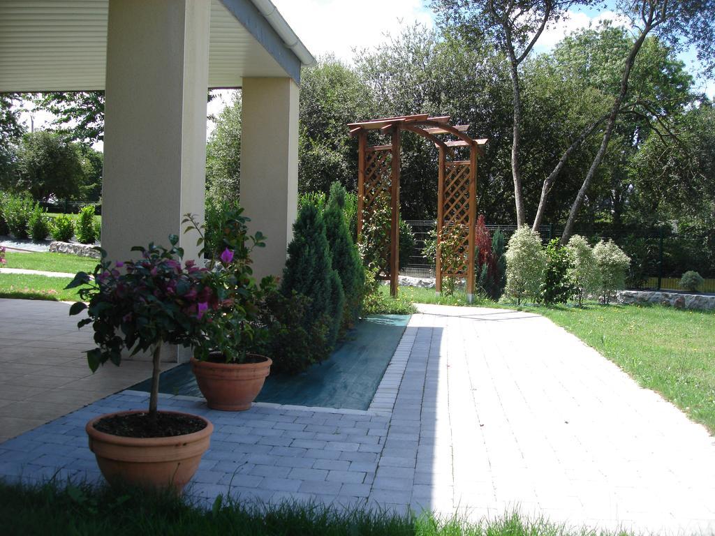Le Petit Etang Bed & Breakfast La Trinite-Surzur Bagian luar foto